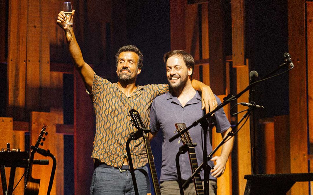 Zambujo e Araújo imortalizam digressão com álbum ao vivo “UJOS nas Arenas”